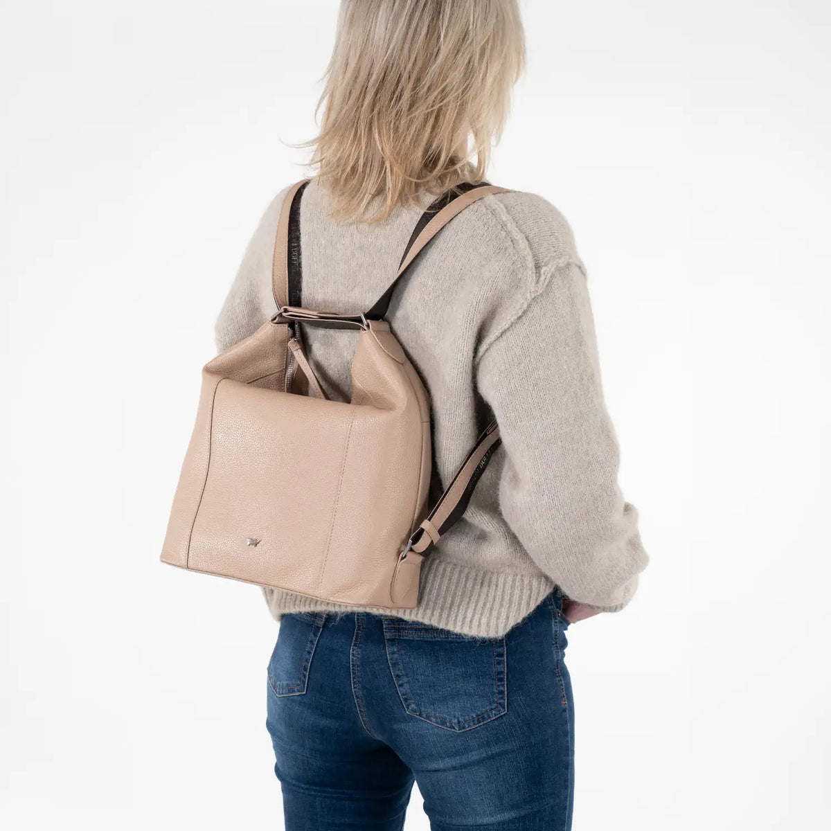 Trageansicht HANNA Hobo Rucksack creme
