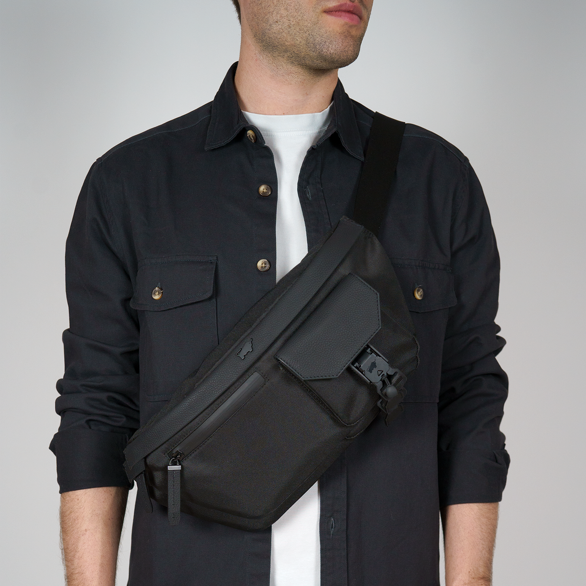 FINN Cross Body Bag schwarz