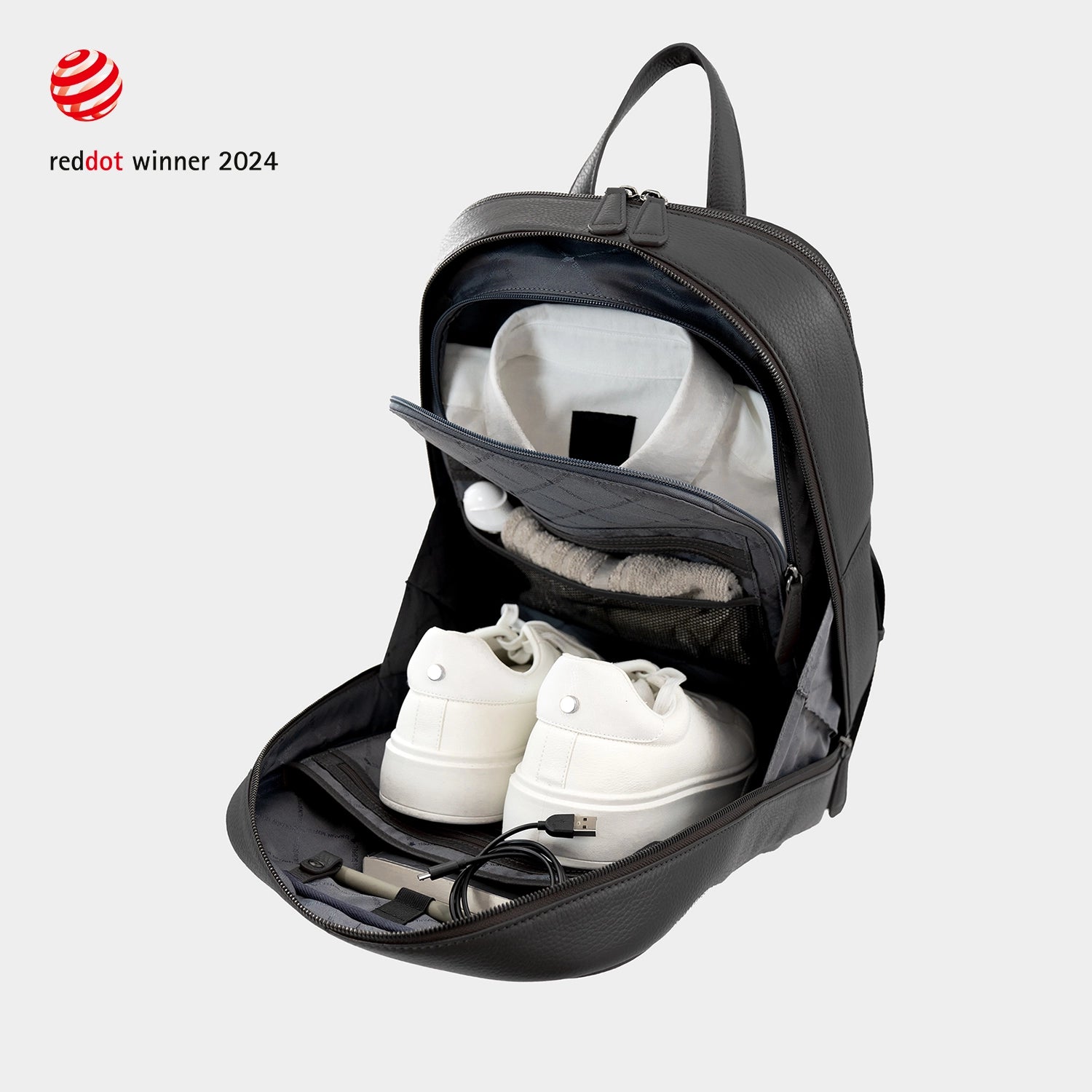 Schrägansicht THEO Rucksack schwarz