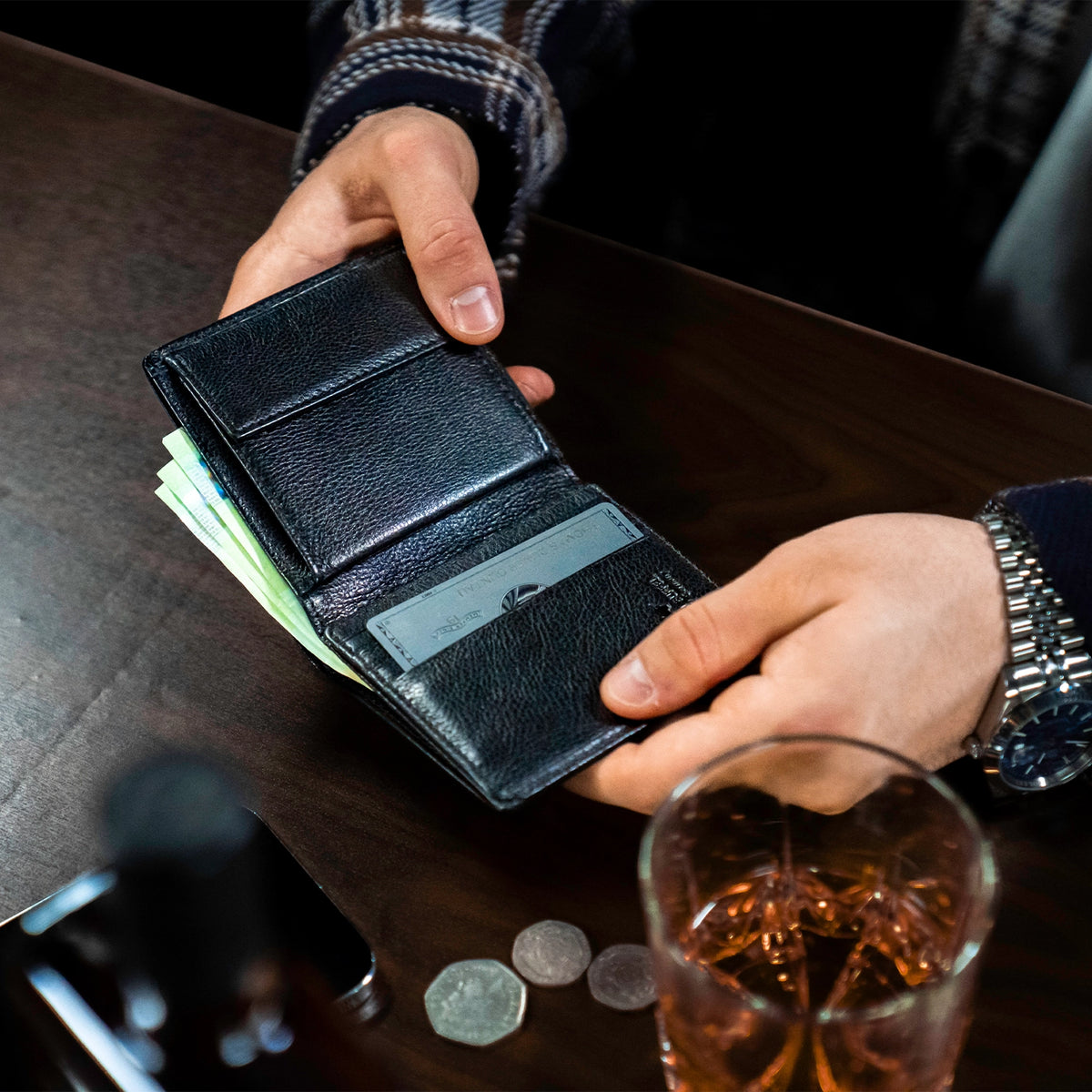 Keyfeature-1 AREZZO RFID Geldbörse Carré 8CS schwarz