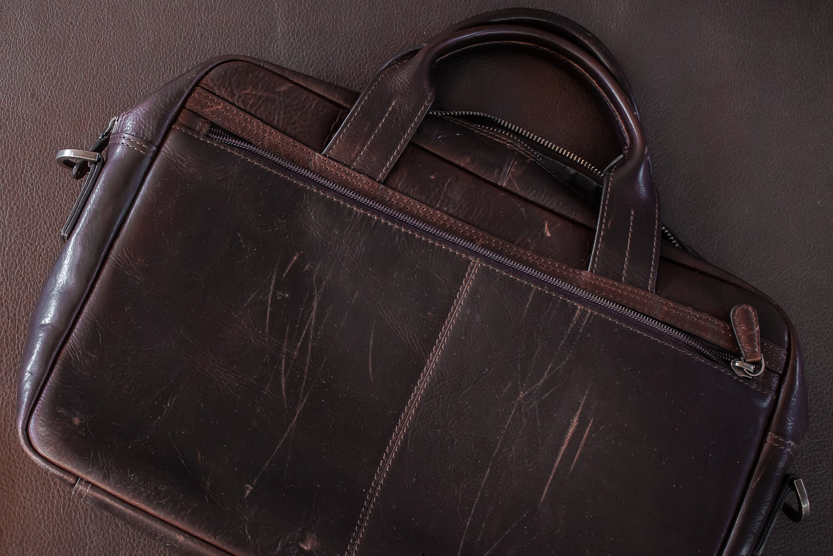 Tasche mit Kratzern