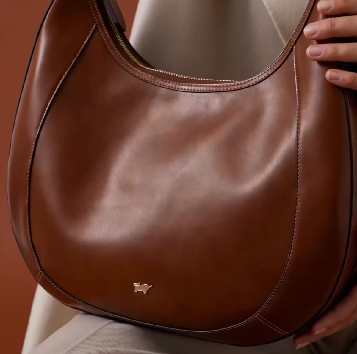 Alice Hobo Bag M Video